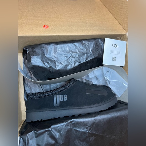 Men’s UGG slippers - Picture 3 of 13